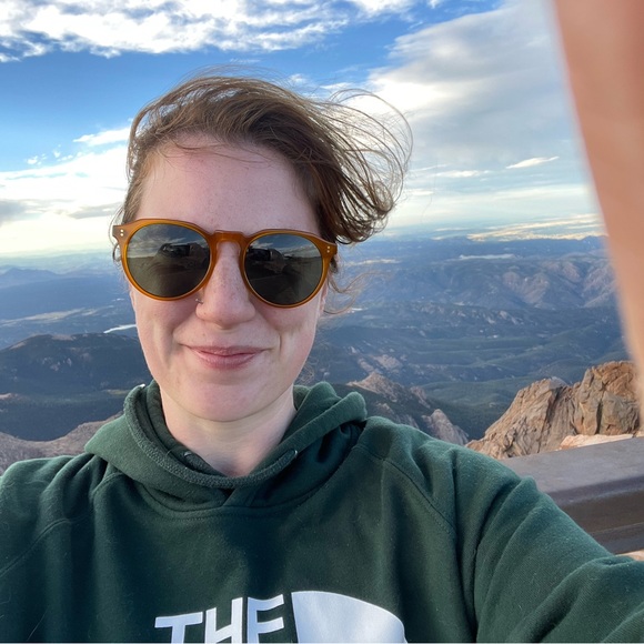 Meet your Posher, Lauren - Picture 3 of 6